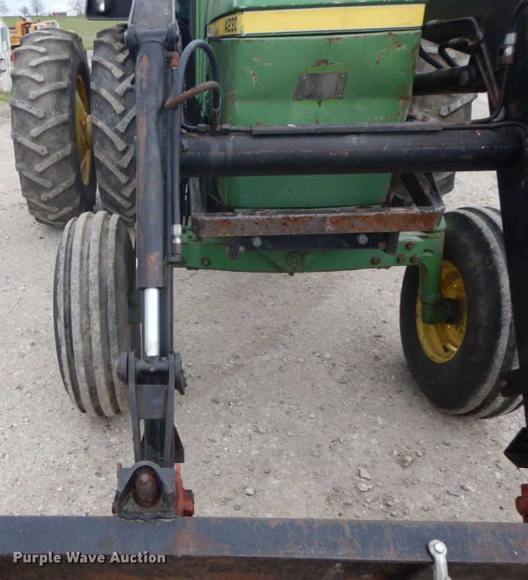 image for item IL9256 1973 John Deere 4230  tractor