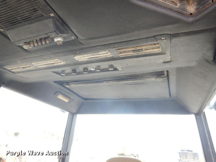 image for item IL9256 1973 John Deere 4230  tractor