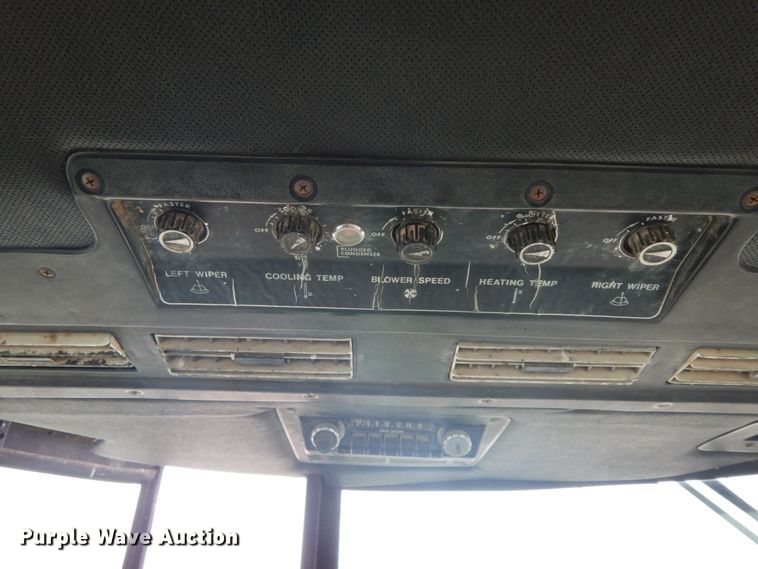 image for item IL9256 1973 John Deere 4230  tractor