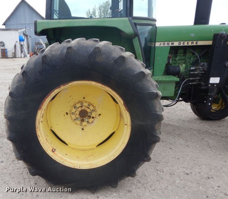 image for item IL9256 1973 John Deere 4230  tractor