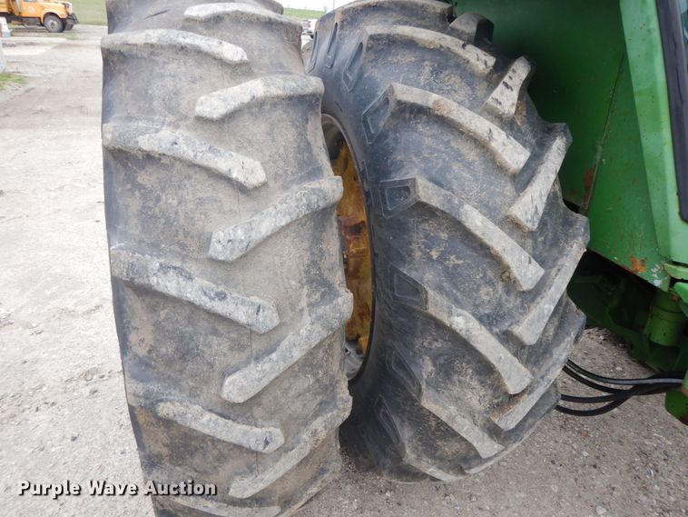 image for item IL9256 1973 John Deere 4230  tractor