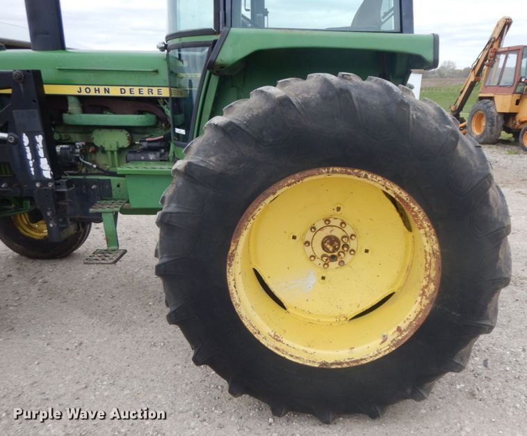 image for item IL9256 1973 John Deere 4230  tractor