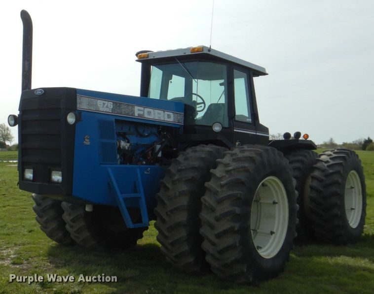 image for item IQ9279 1989 Ford 876 Versatile  4WD tractor