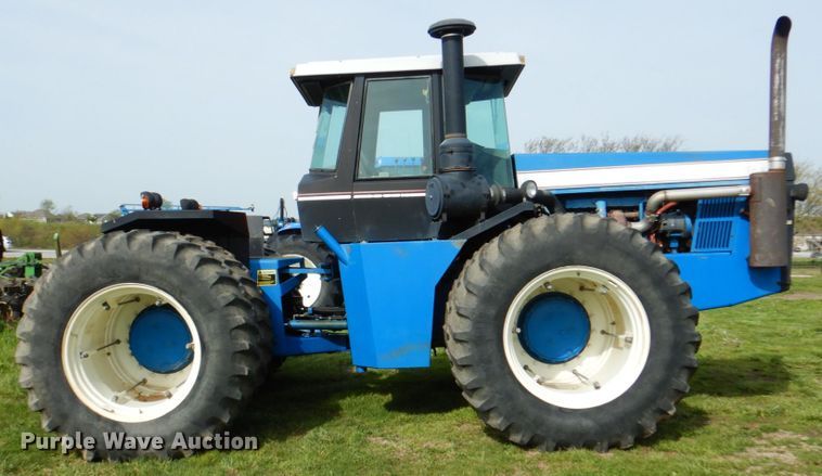 image for item IQ9279 1989 Ford 876 Versatile  4WD tractor