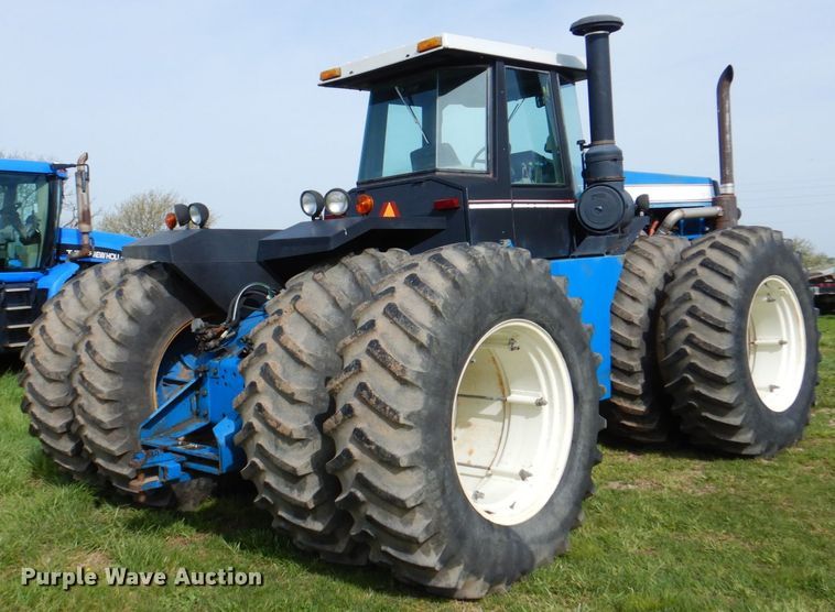 image for item IQ9279 1989 Ford 876 Versatile  4WD tractor