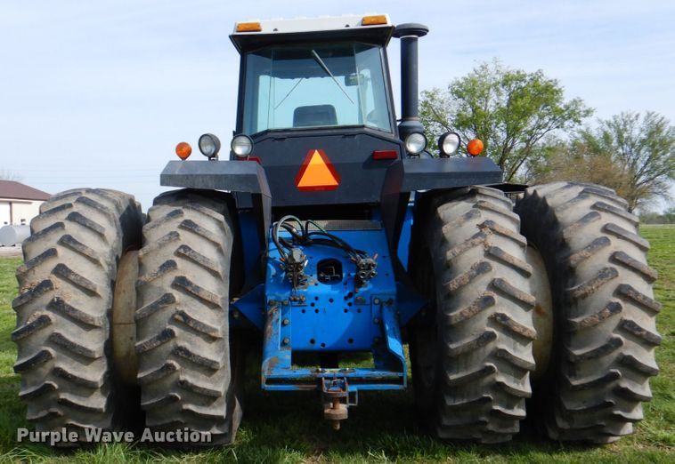image for item IQ9279 1989 Ford 876 Versatile  4WD tractor