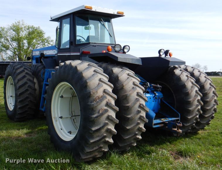 image for item IQ9279 1989 Ford 876 Versatile  4WD tractor