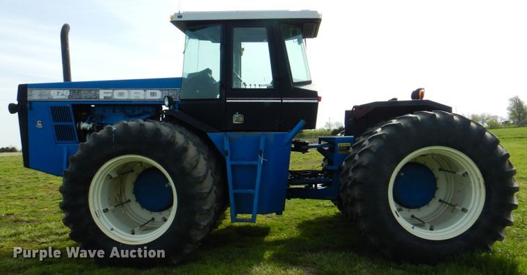 image for item IQ9279 1989 Ford 876 Versatile  4WD tractor