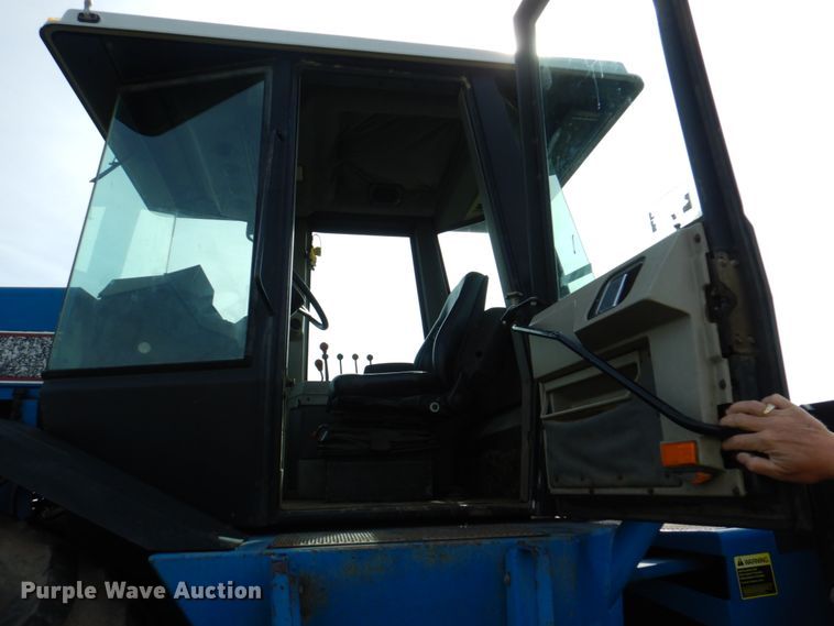 image for item IQ9279 1989 Ford 876 Versatile  4WD tractor