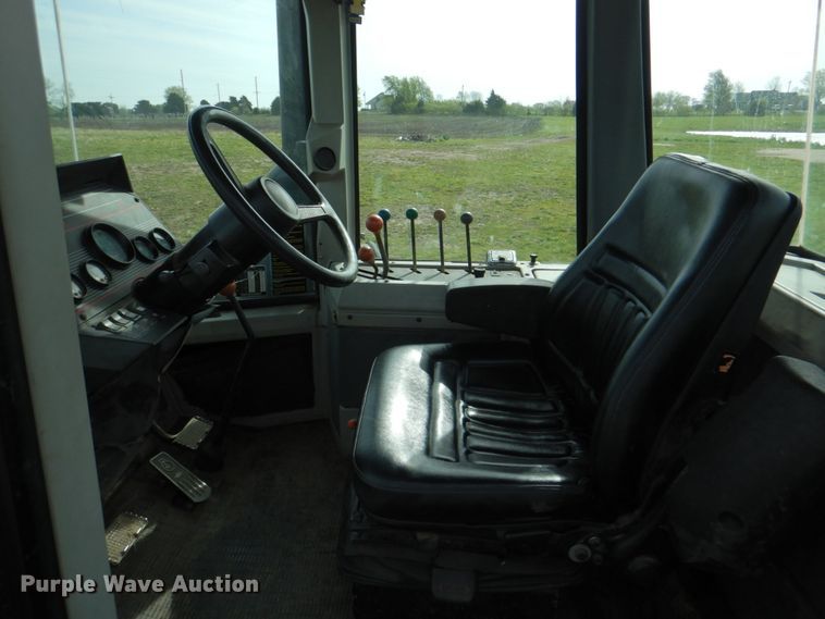 image for item IQ9279 1989 Ford 876 Versatile  4WD tractor