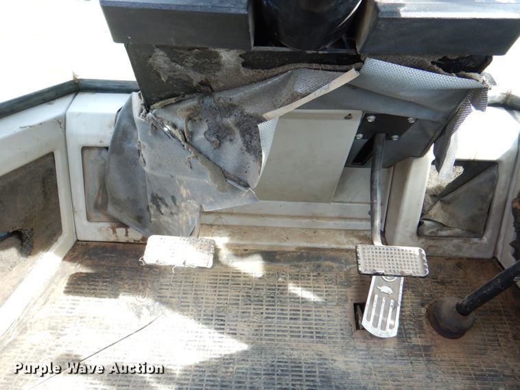 image for item IQ9279 1989 Ford 876 Versatile  4WD tractor