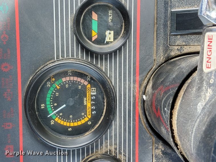 image for item IQ9279 1989 Ford 876 Versatile  4WD tractor