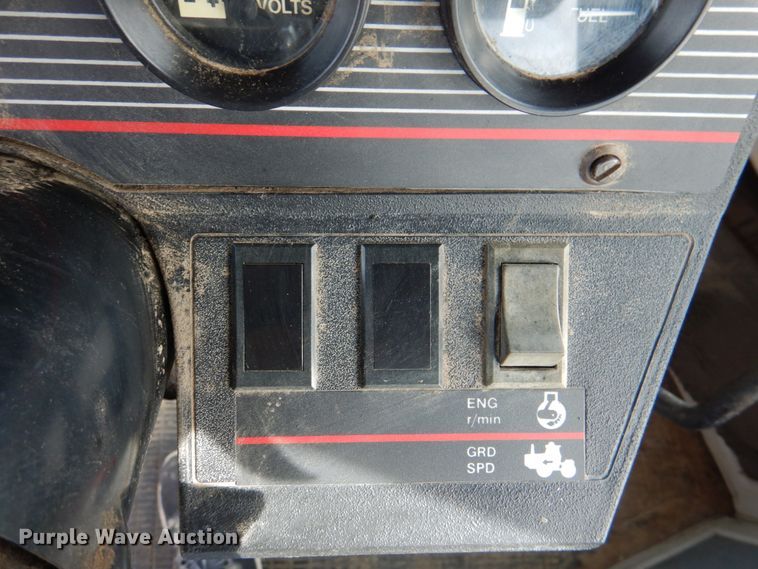 image for item IQ9279 1989 Ford 876 Versatile  4WD tractor