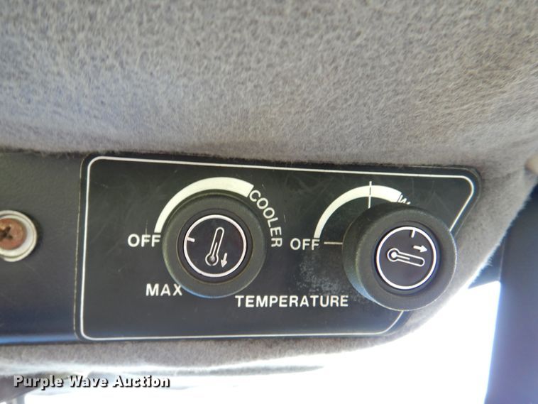 image for item IQ9279 1989 Ford 876 Versatile  4WD tractor