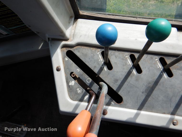 image for item IQ9279 1989 Ford 876 Versatile  4WD tractor