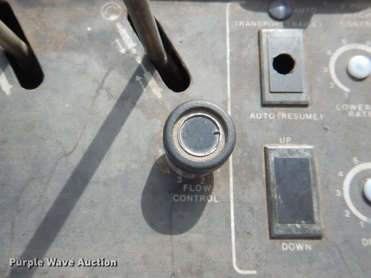 image for item IQ9279 1989 Ford 876 Versatile  4WD tractor