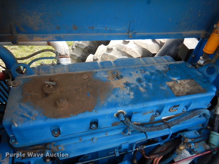 image for item IQ9279 1989 Ford 876 Versatile  4WD tractor