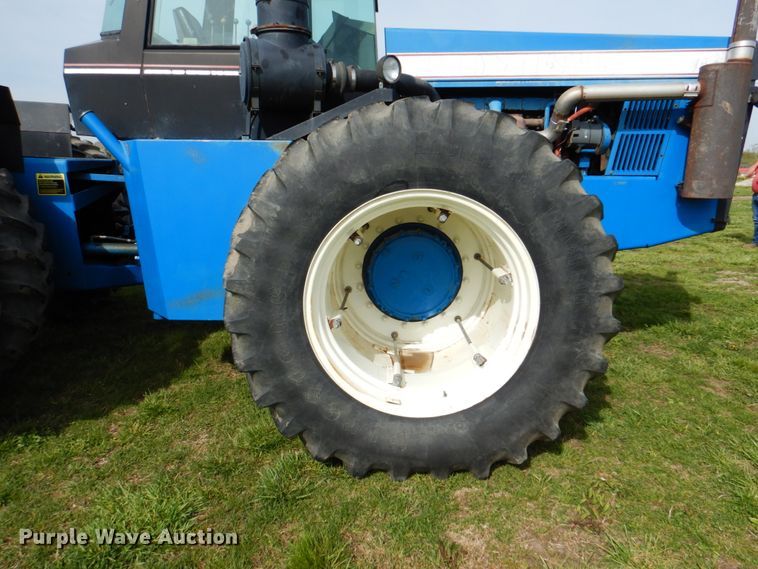image for item IQ9279 1989 Ford 876 Versatile  4WD tractor