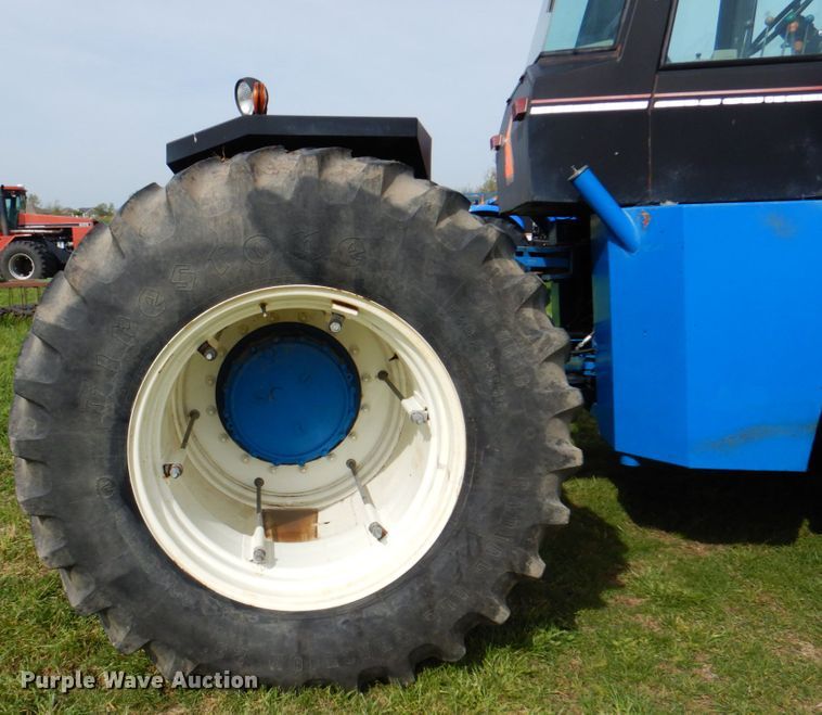 image for item IQ9279 1989 Ford 876 Versatile  4WD tractor