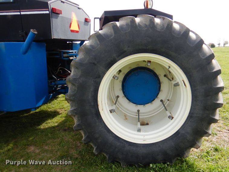 image for item IQ9279 1989 Ford 876 Versatile  4WD tractor