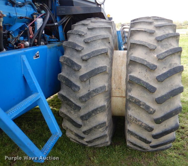 image for item IQ9279 1989 Ford 876 Versatile  4WD tractor