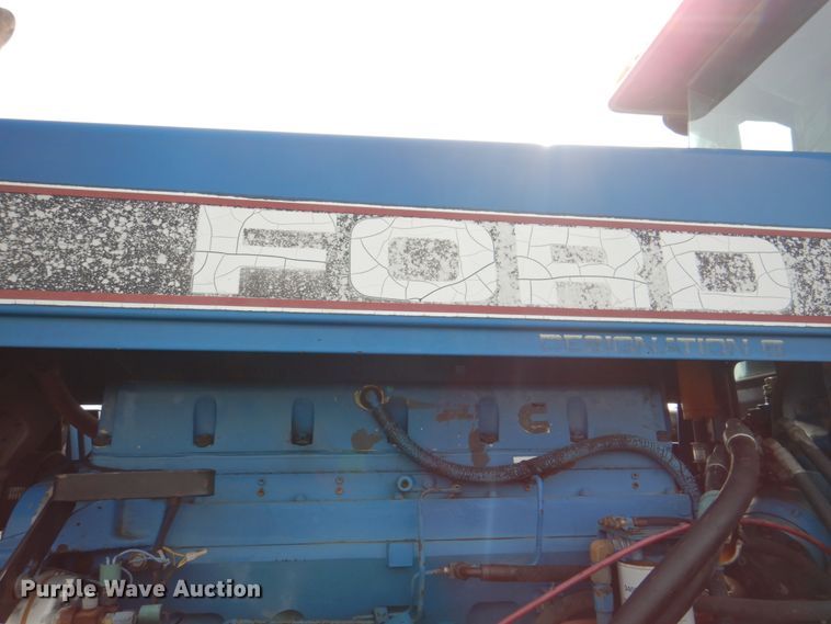 image for item IQ9279 1989 Ford 876 Versatile  4WD tractor