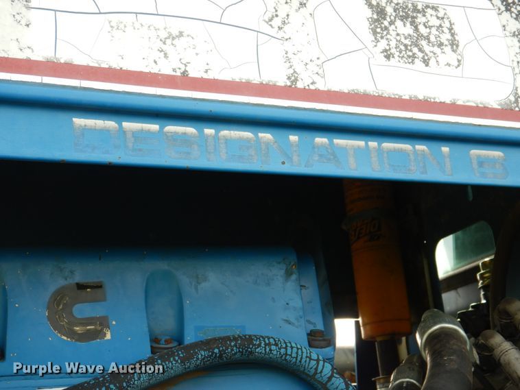 image for item IQ9279 1989 Ford 876 Versatile  4WD tractor