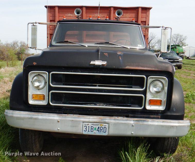 image for item IQ9283 1968 Chevrolet C60  grain truck