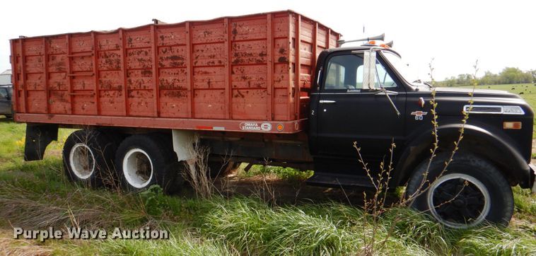 image for item IQ9283 1968 Chevrolet C60  grain truck