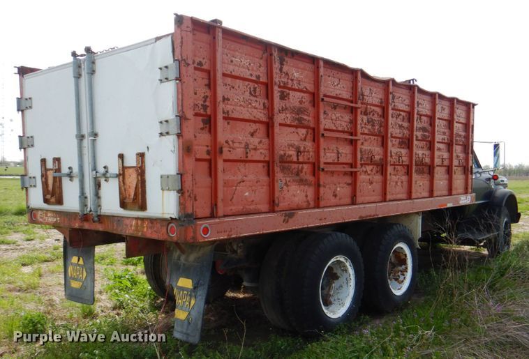 image for item IQ9283 1968 Chevrolet C60  grain truck