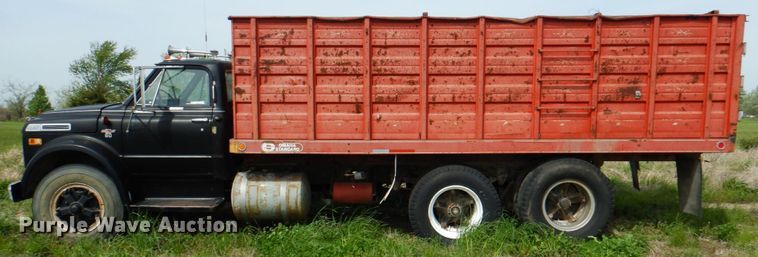image for item IQ9283 1968 Chevrolet C60  grain truck