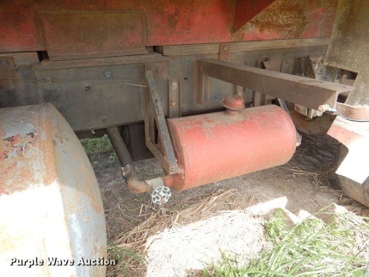 image for item IQ9283 1968 Chevrolet C60  grain truck