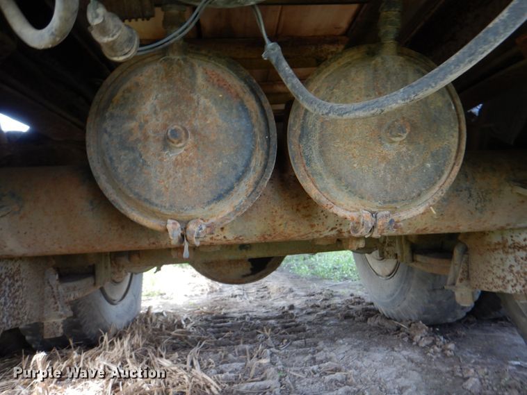image for item IQ9283 1968 Chevrolet C60  grain truck