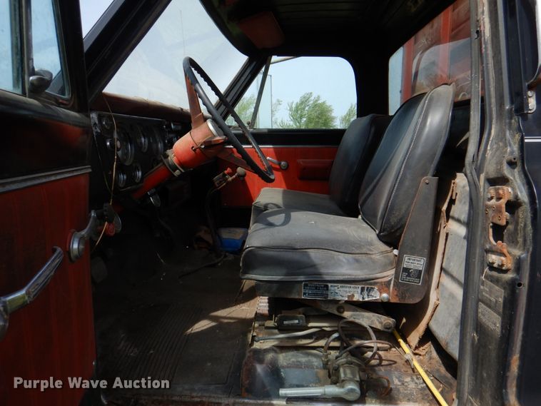 image for item IQ9283 1968 Chevrolet C60  grain truck