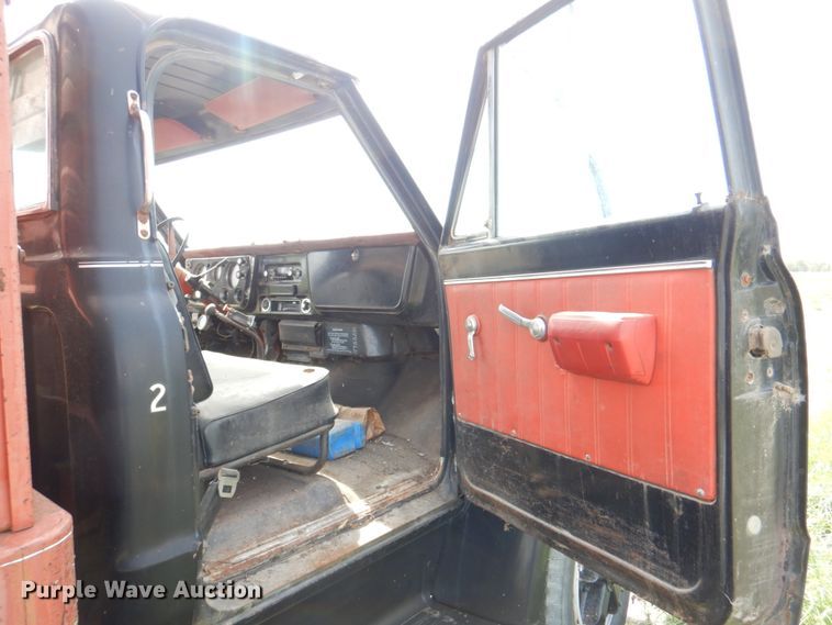 image for item IQ9283 1968 Chevrolet C60  grain truck