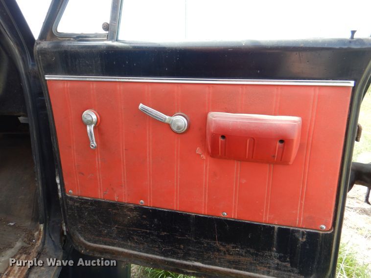 image for item IQ9283 1968 Chevrolet C60  grain truck