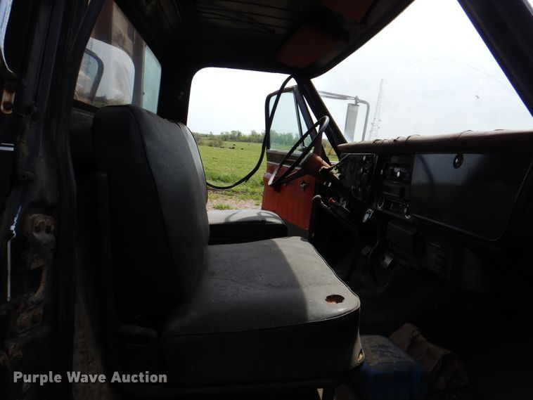 image for item IQ9283 1968 Chevrolet C60  grain truck