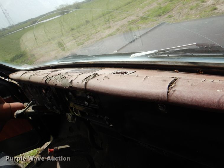 image for item IQ9283 1968 Chevrolet C60  grain truck