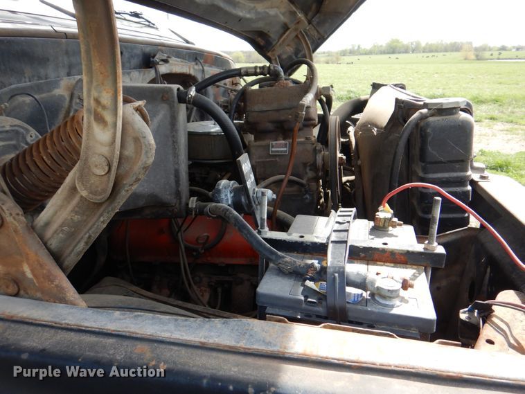 image for item IQ9283 1968 Chevrolet C60  grain truck