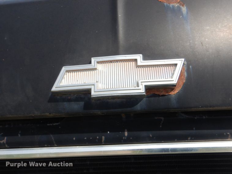 image for item IQ9283 1968 Chevrolet C60  grain truck