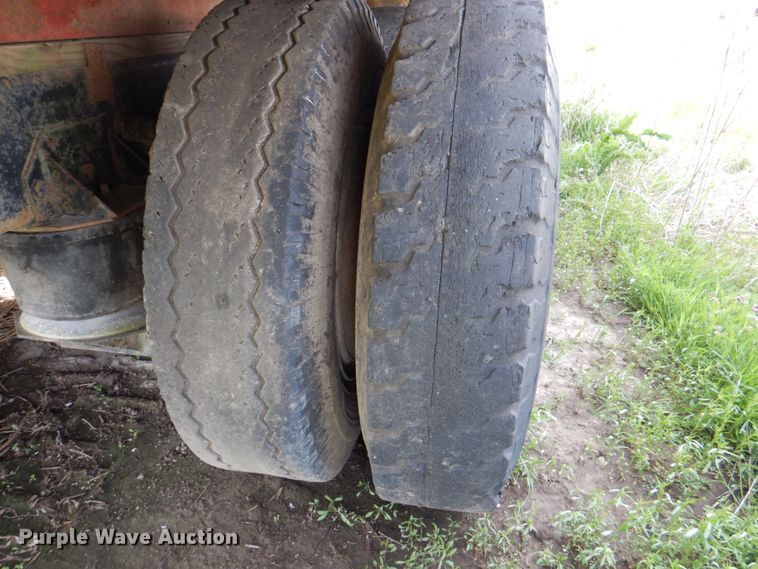 image for item IQ9283 1968 Chevrolet C60  grain truck