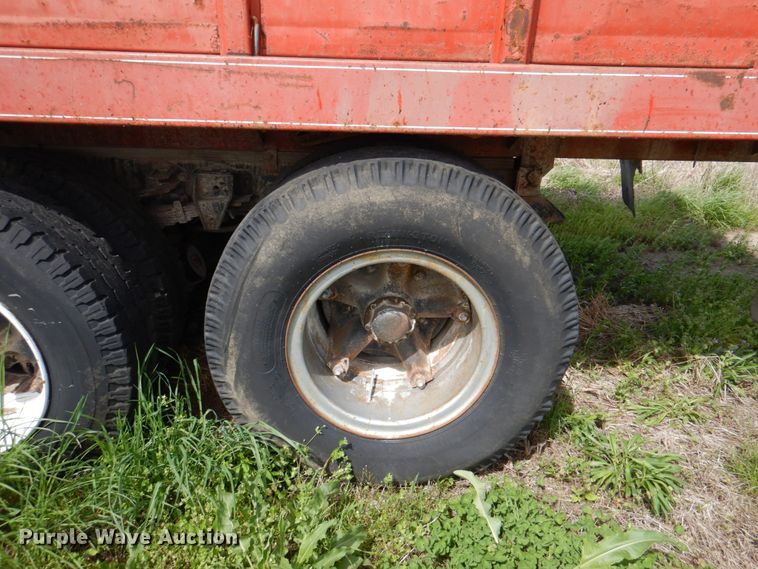 image for item IQ9283 1968 Chevrolet C60  grain truck