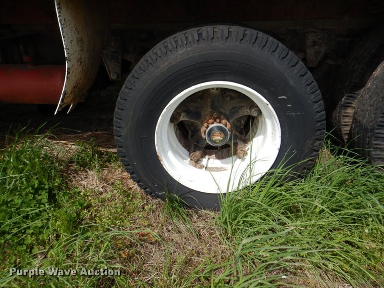image for item IQ9283 1968 Chevrolet C60  grain truck
