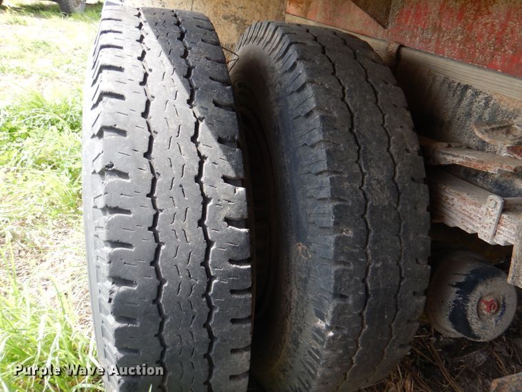image for item IQ9283 1968 Chevrolet C60  grain truck