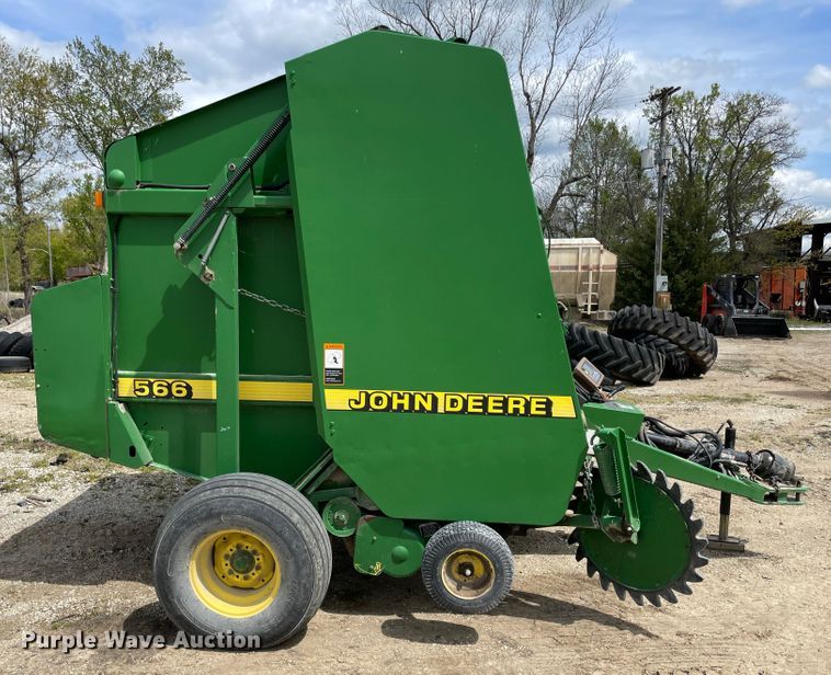image for item IR9884 1999 John Deere 566  round baler