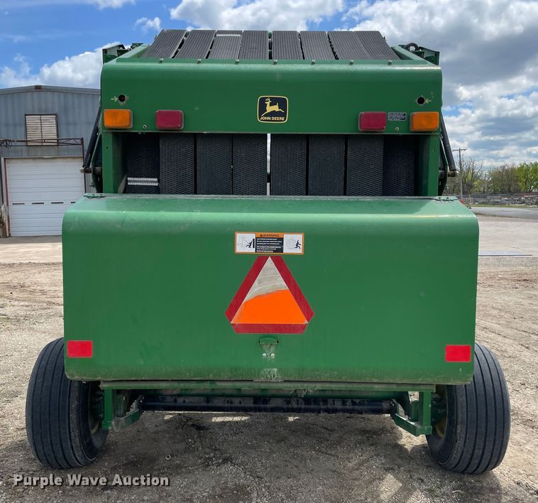 image for item IR9884 1999 John Deere 566  round baler