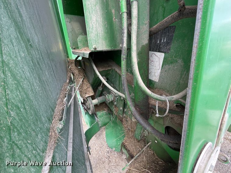 image for item IR9884 1999 John Deere 566  round baler