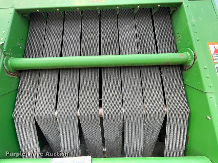 image for item IR9884 1999 John Deere 566  round baler