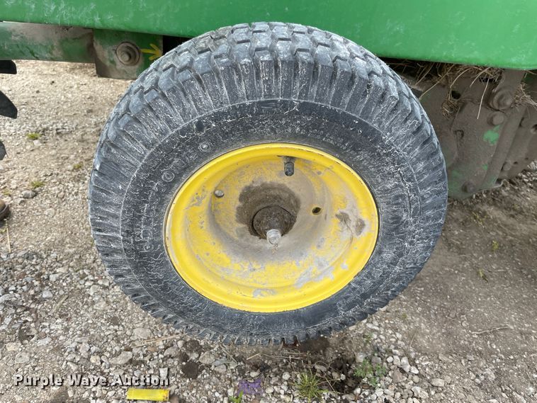 image for item IR9884 1999 John Deere 566  round baler