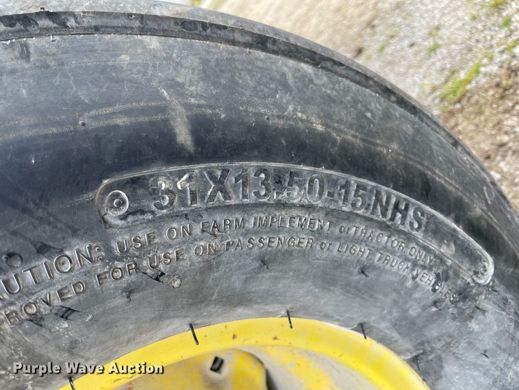 image for item IR9884 1999 John Deere 566  round baler